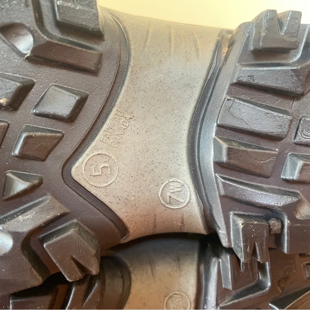 Baffin‎ Black and Tan Winter Boots